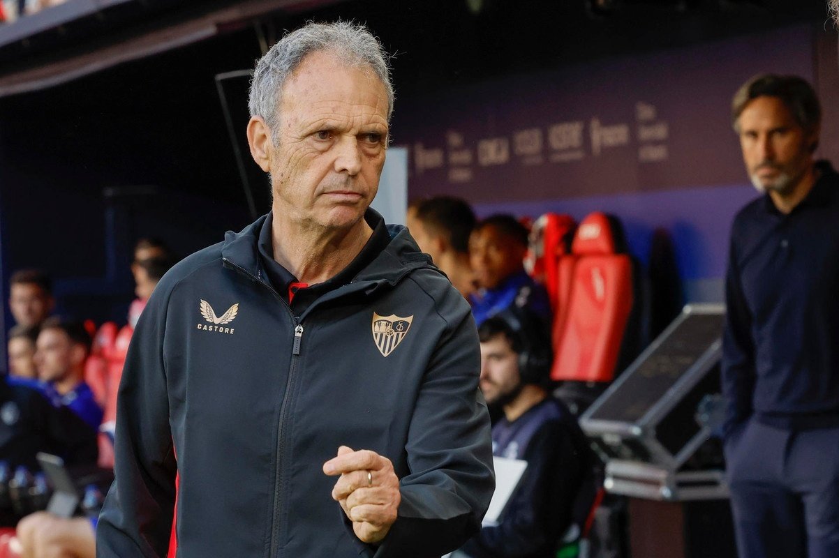 'Would he dare to send off Raphinha or Vinicius?' - Sevilla boss hits out at referee